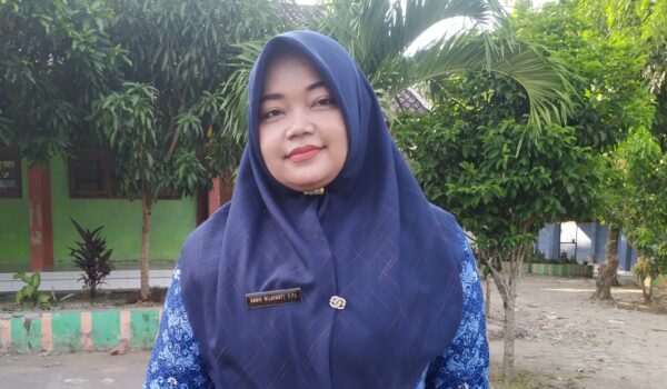 Nanik Wijayanti Guru IPS SMPN 1 Tunjungan